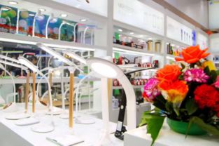 攜多款臺燈新產品，康銘亮相全國百貨展